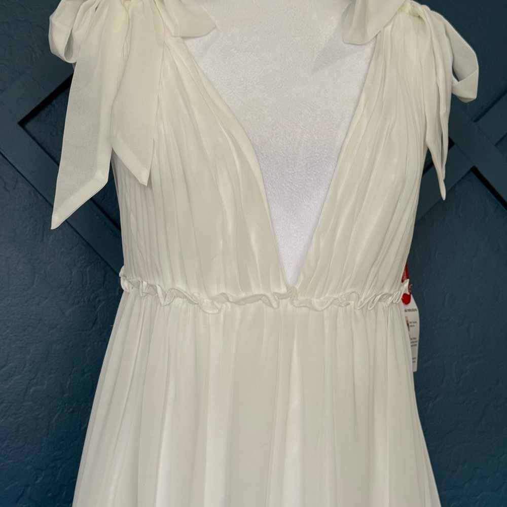 Mac Duggal White Wedding Dress - Picture 6 of 16